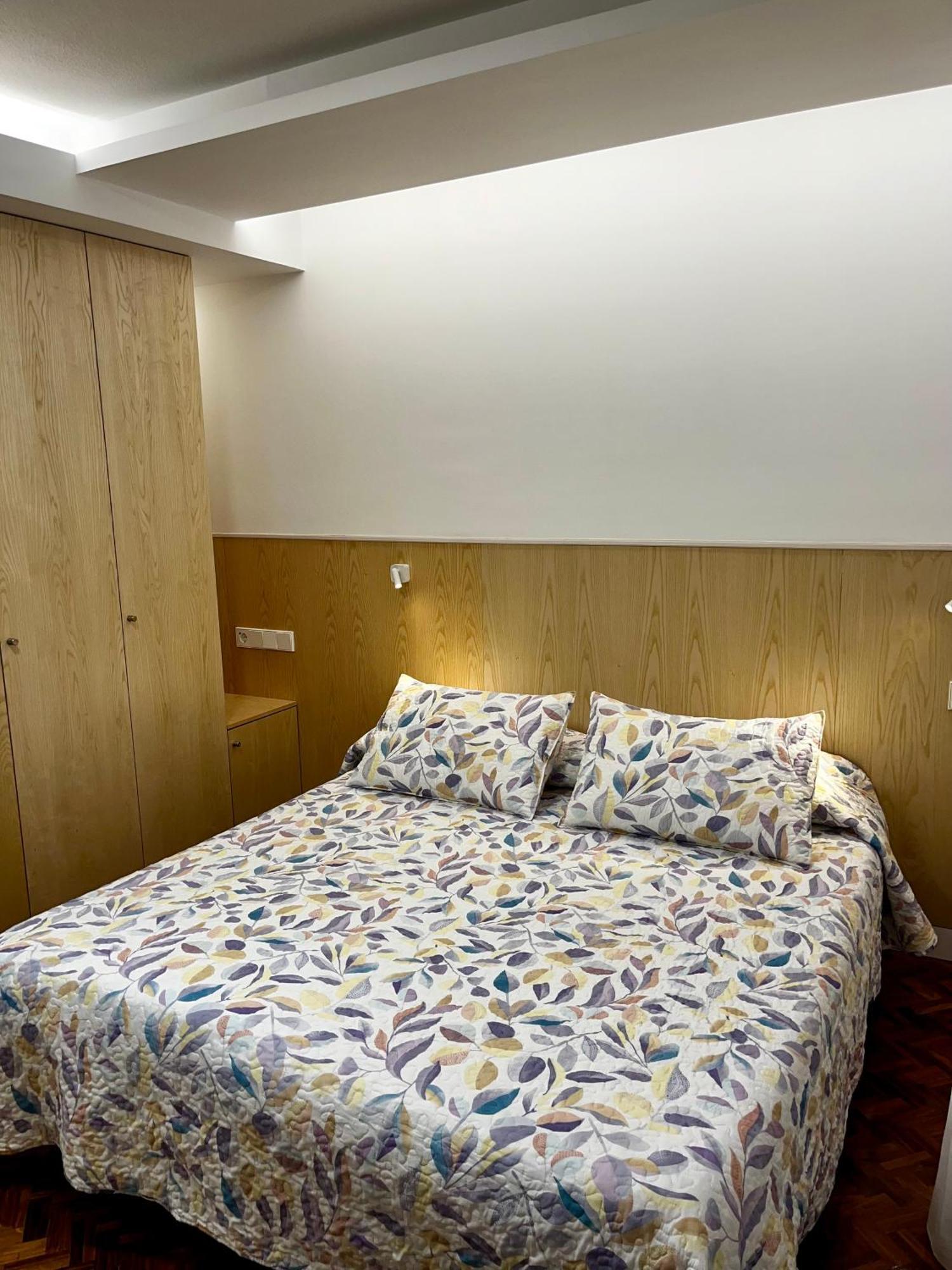 Hostal Charo II Santiago de Compostela Bagian luar foto