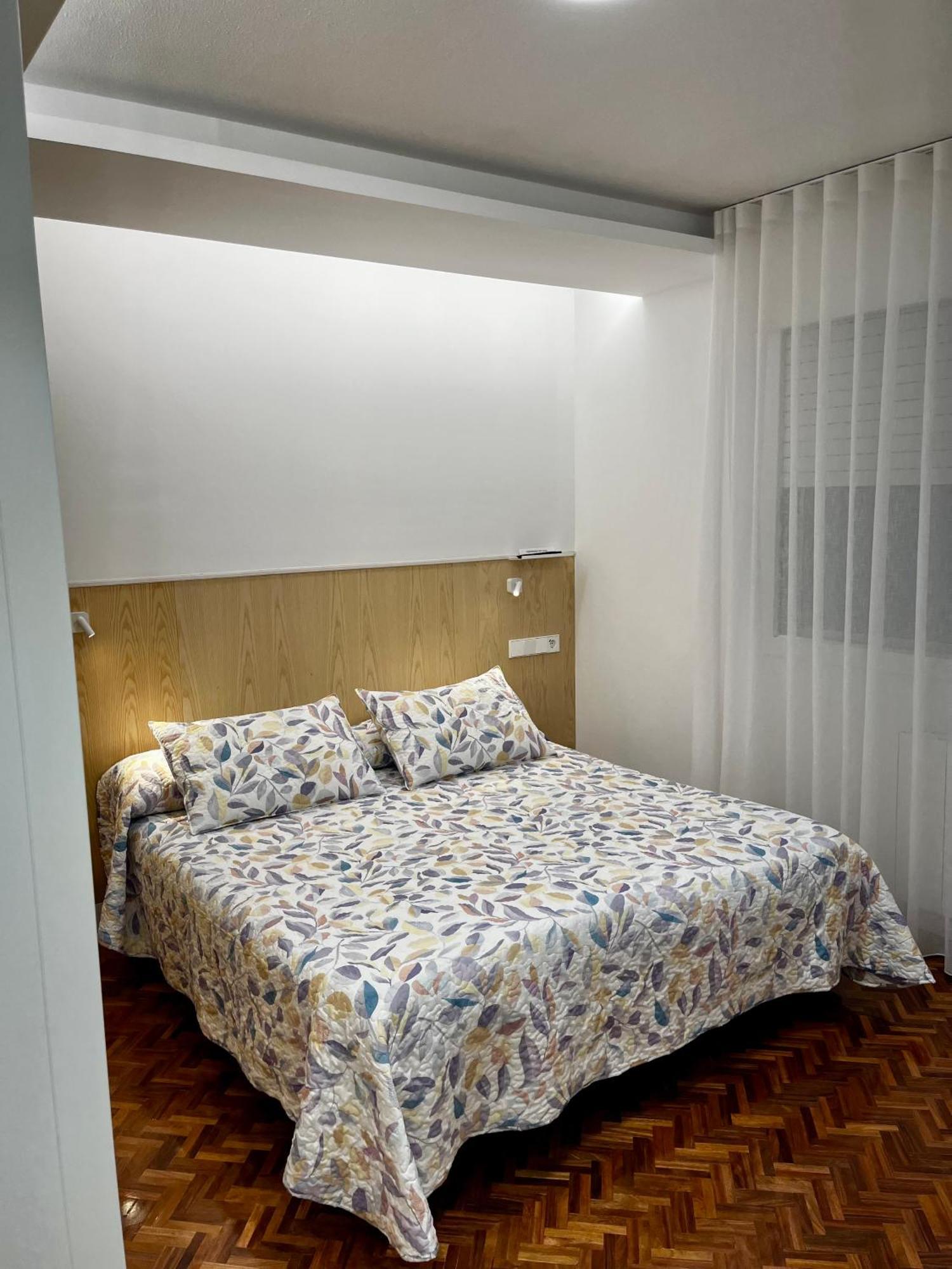 Hostal Charo II Santiago de Compostela Bagian luar foto
