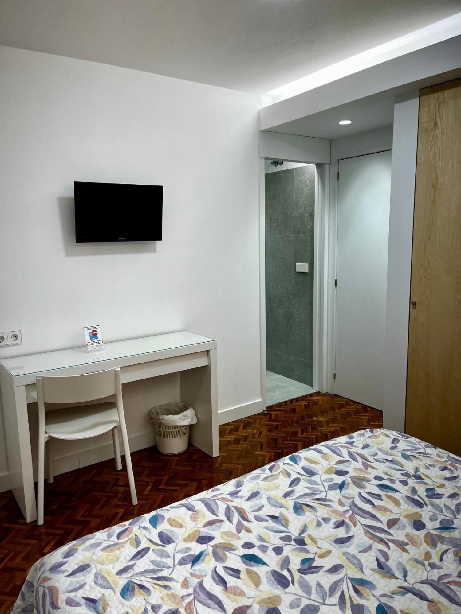 Hostal Charo II Santiago de Compostela Bagian luar foto