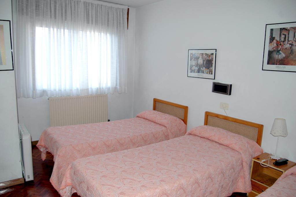Hostal Charo II Santiago de Compostela Ruang foto