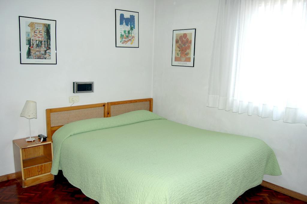 Hostal Charo II Santiago de Compostela Ruang foto
