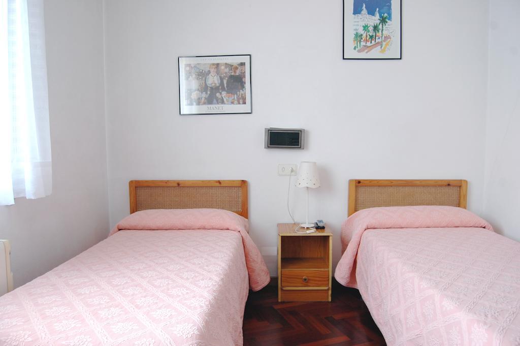 Hostal Charo II Santiago de Compostela Ruang foto
