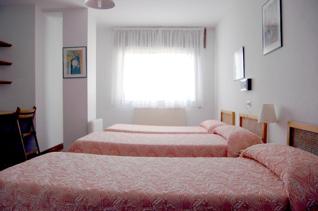 Hostal Charo II Santiago de Compostela Ruang foto